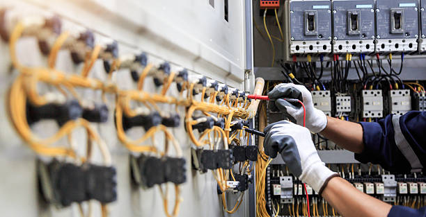 Professional Electrician technician working in Juno Beach, FL